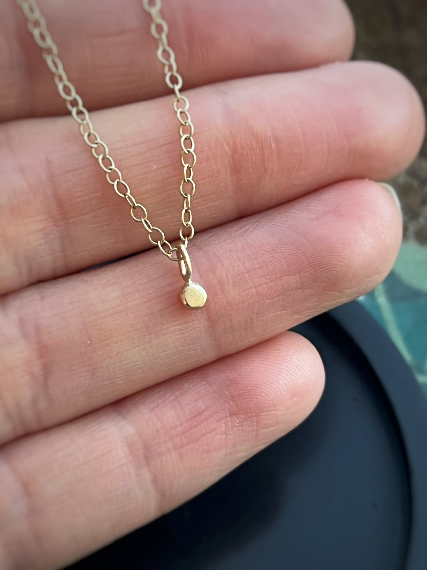 Solid 9ct yellow gold pebble pendant necklace 18 inches