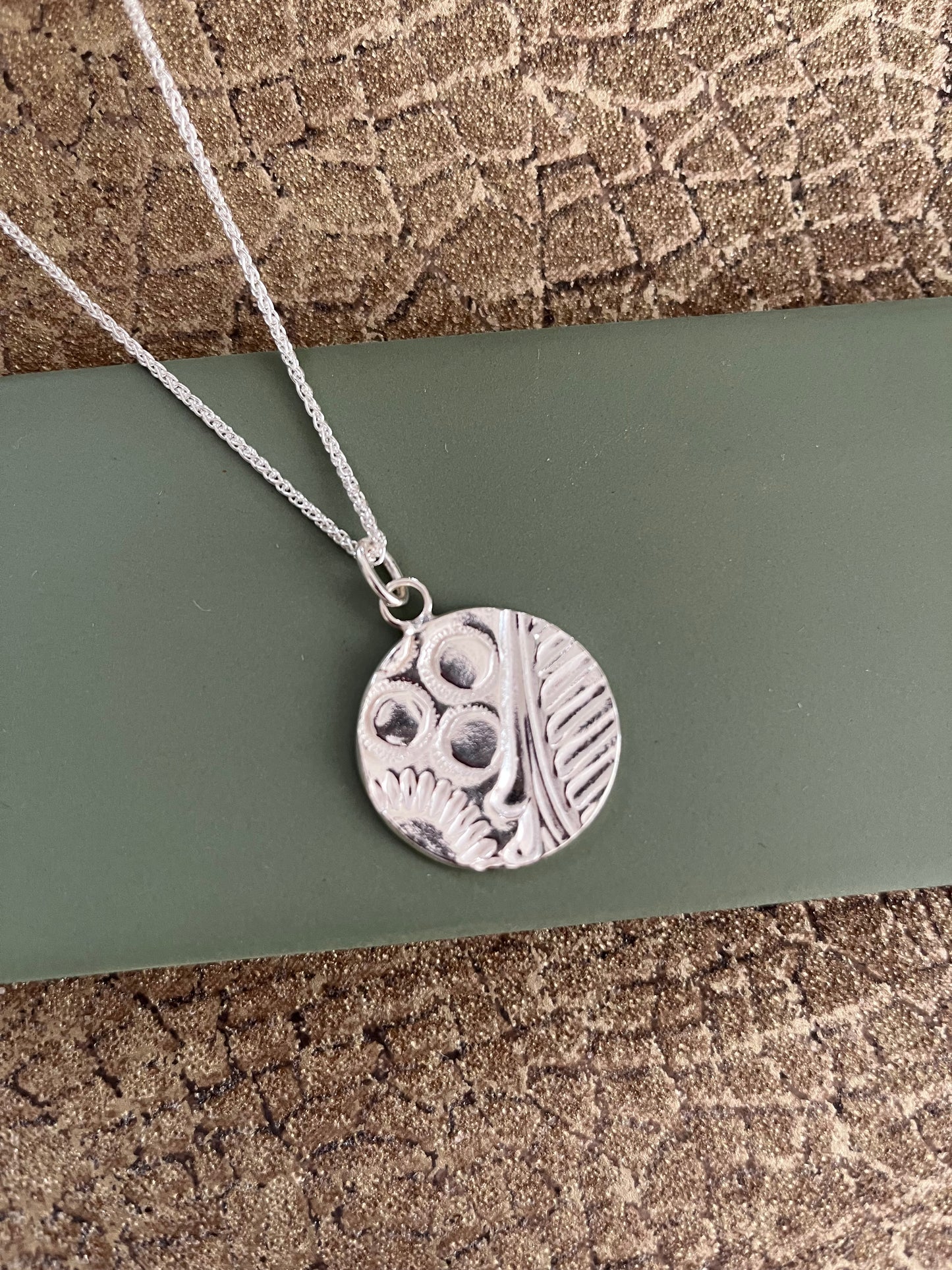 Fine silver abstract pattern pendant 25mm