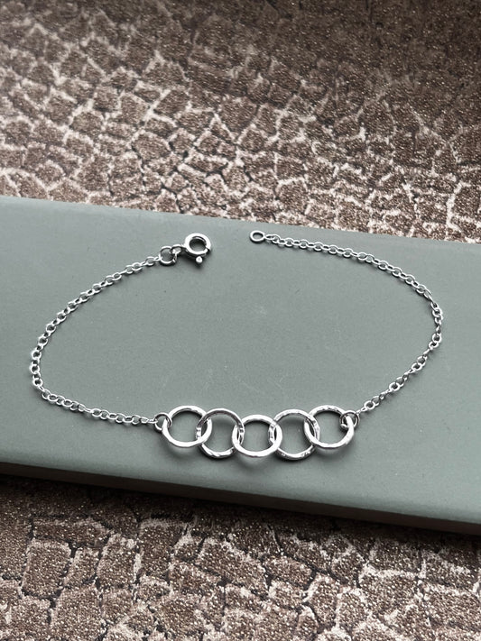 Sterling silver hammered 5 interlocking hammered hoop bracelet 7.5 inches