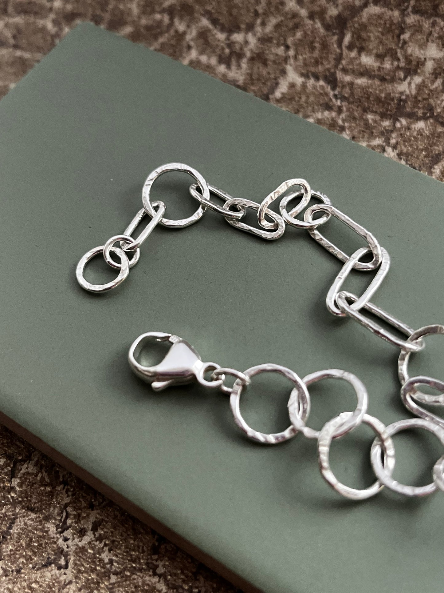 Sterling silver hammered circle and oval link bracelet 7.5 inches