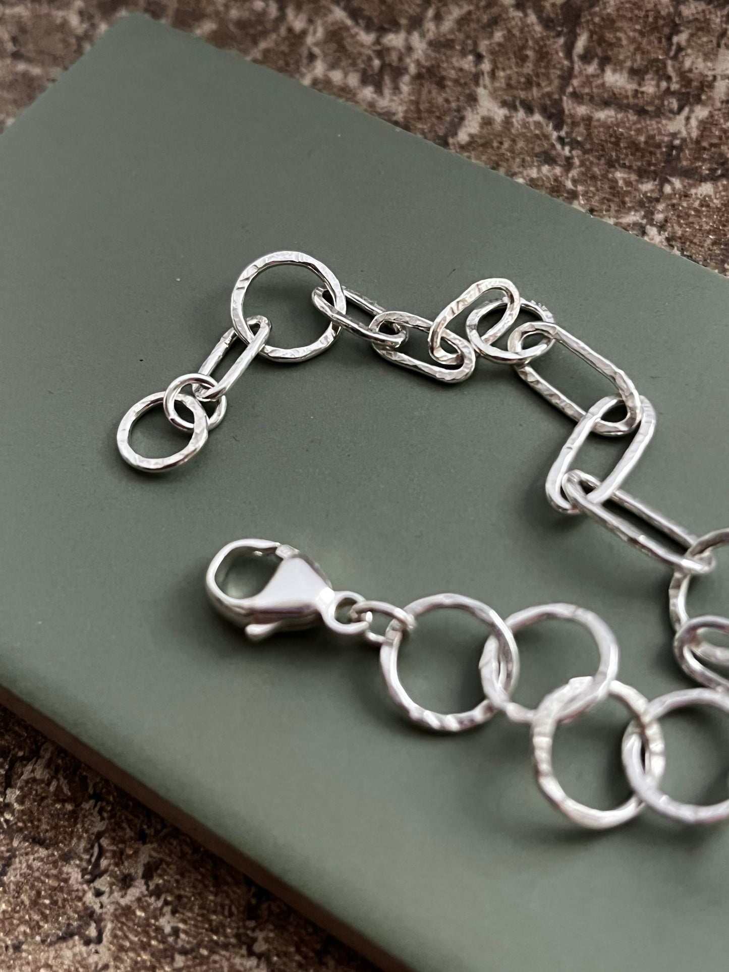 Sterling silver hammered circle and oval link bracelet 7.5 inches