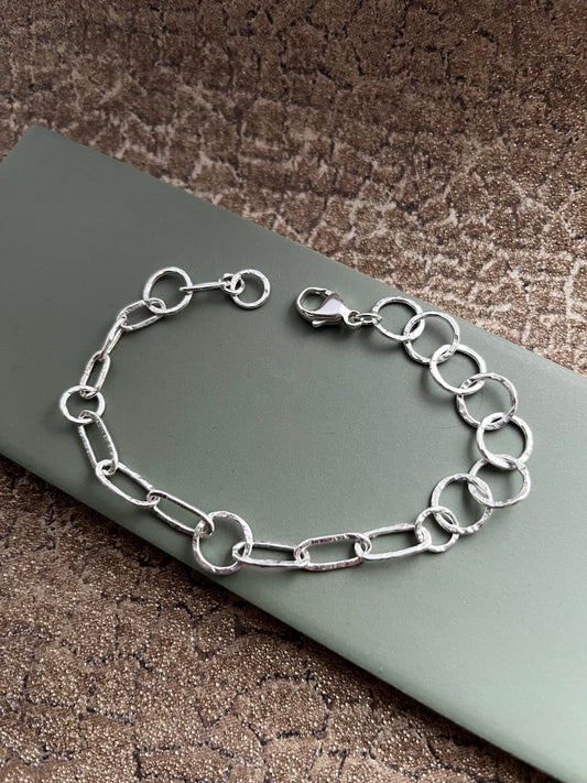 Sterling silver hammered circle and oval link bracelet 7.5 inches