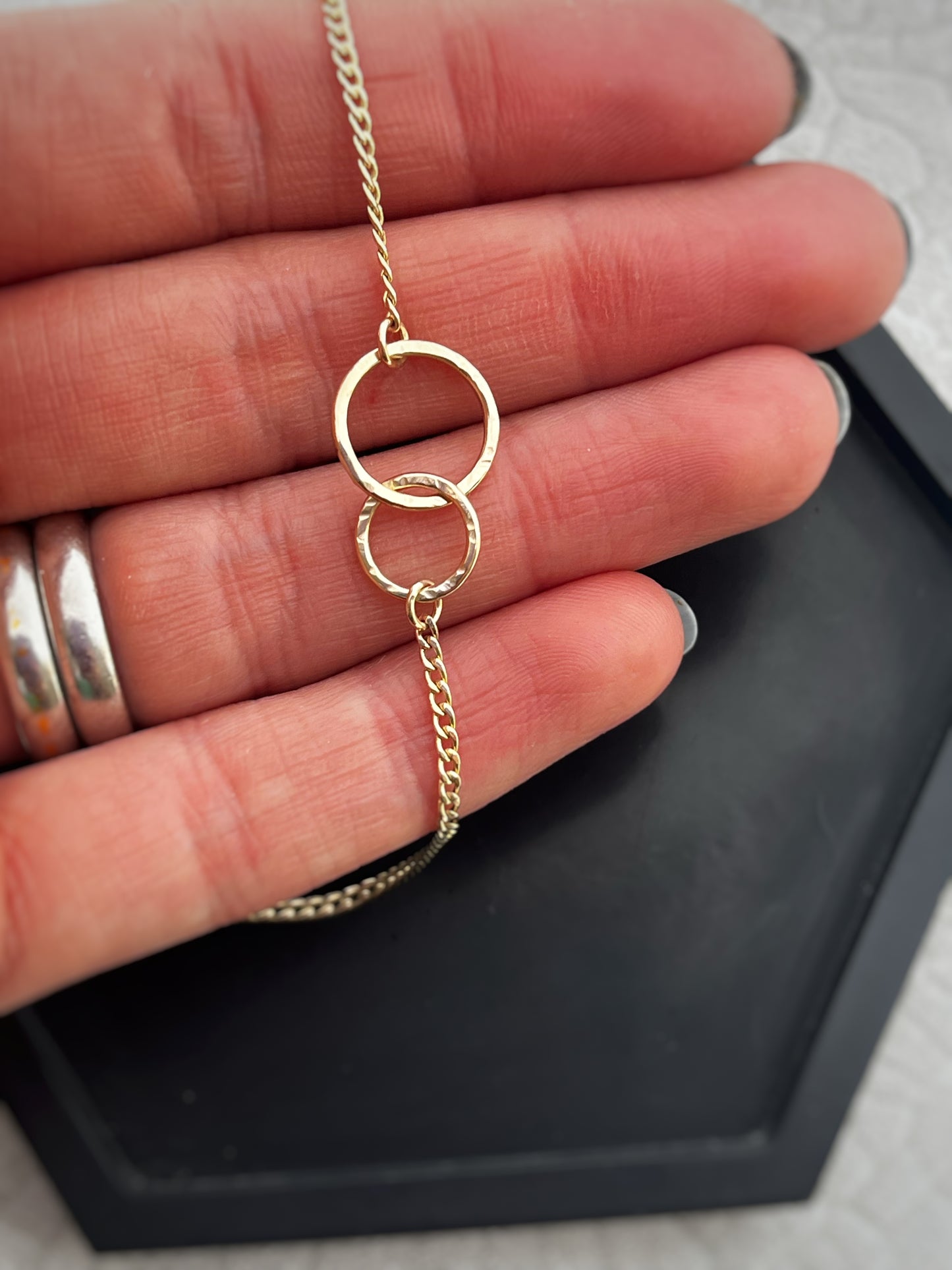 Solid 9ct gold, handmade hammered textured interlocking 9mm & 12mm circle curb chain necklace