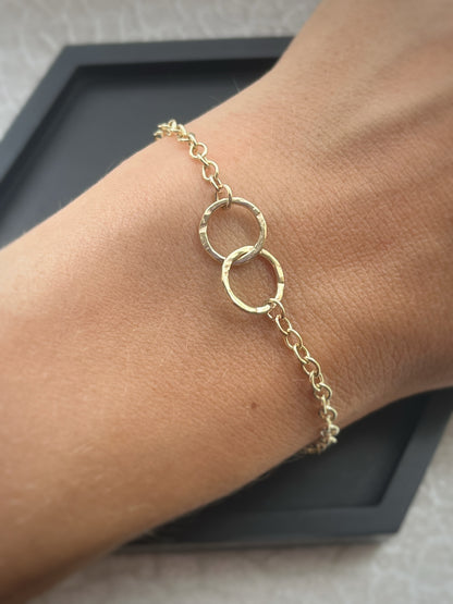 Solid 9ct gold heavy 2.5mm trace chain hammered 2 interlocking yellow gold hoop bracelet