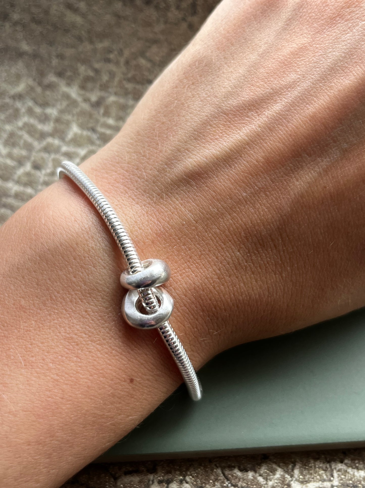 Sterling silver snake chain bracelet & 2 pebbles 7.5 inches