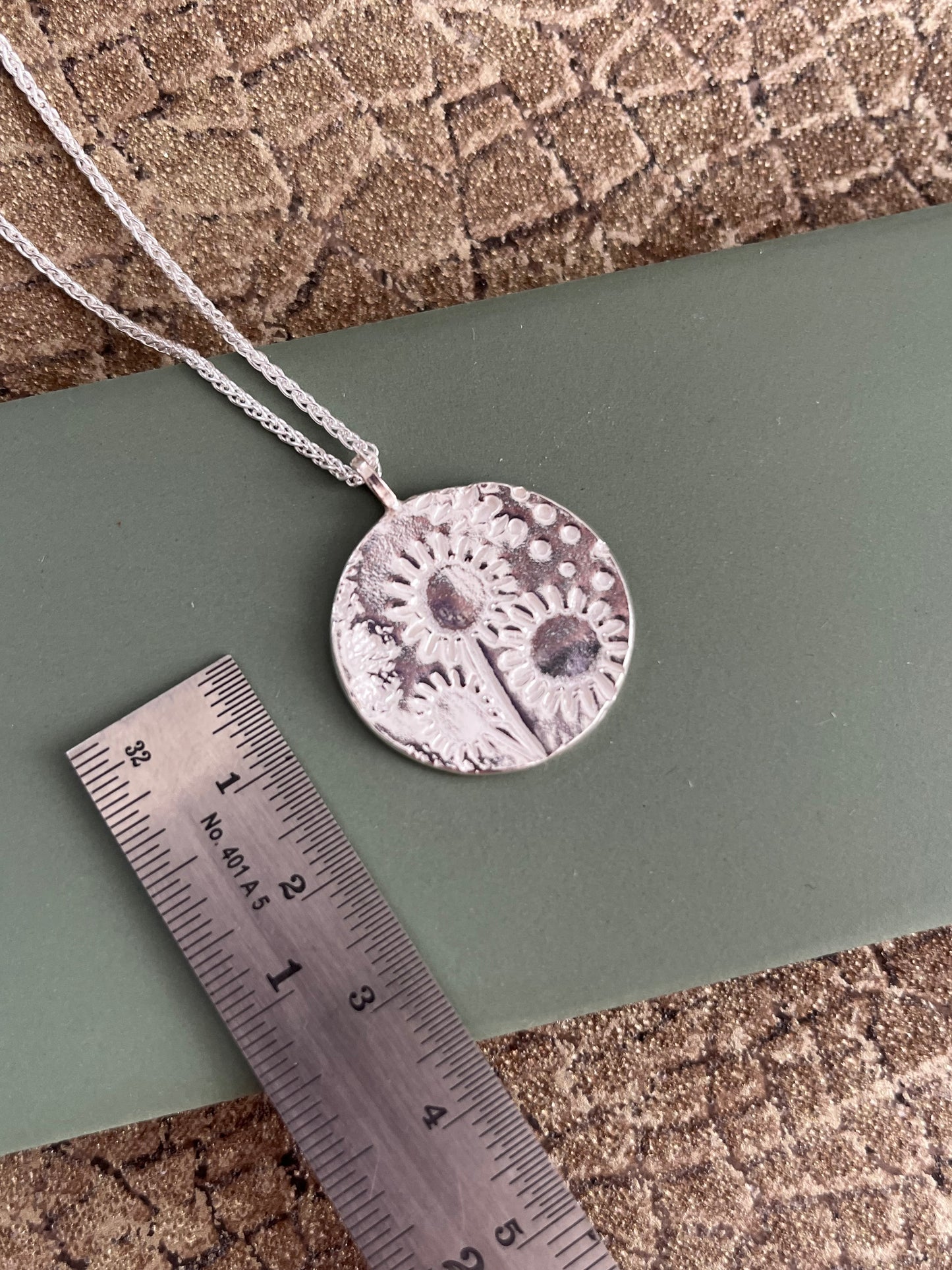 Fine silver abstract flower pattern pendant 25mm