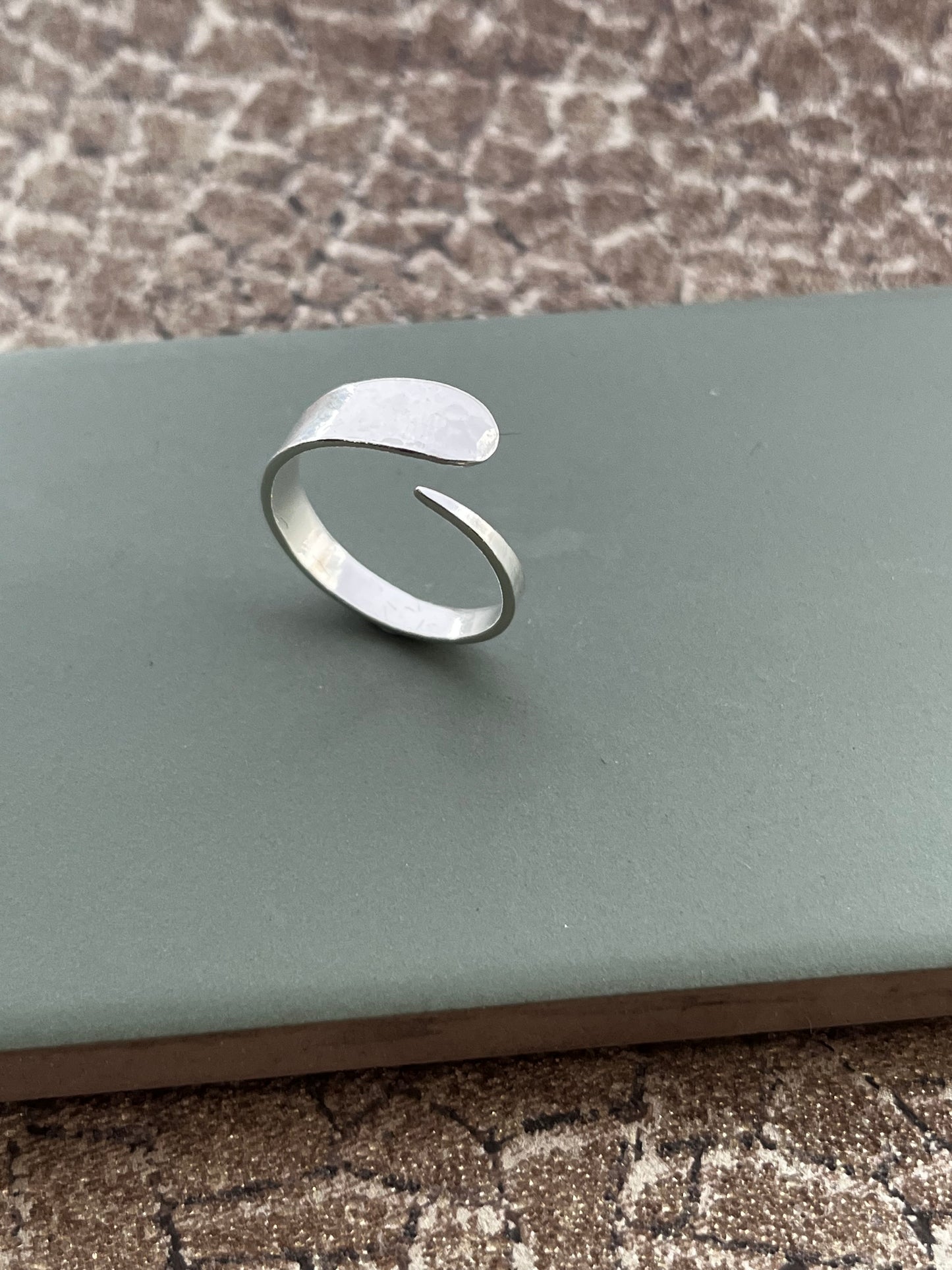 Textured cross over sterling silver ring size O adjustable