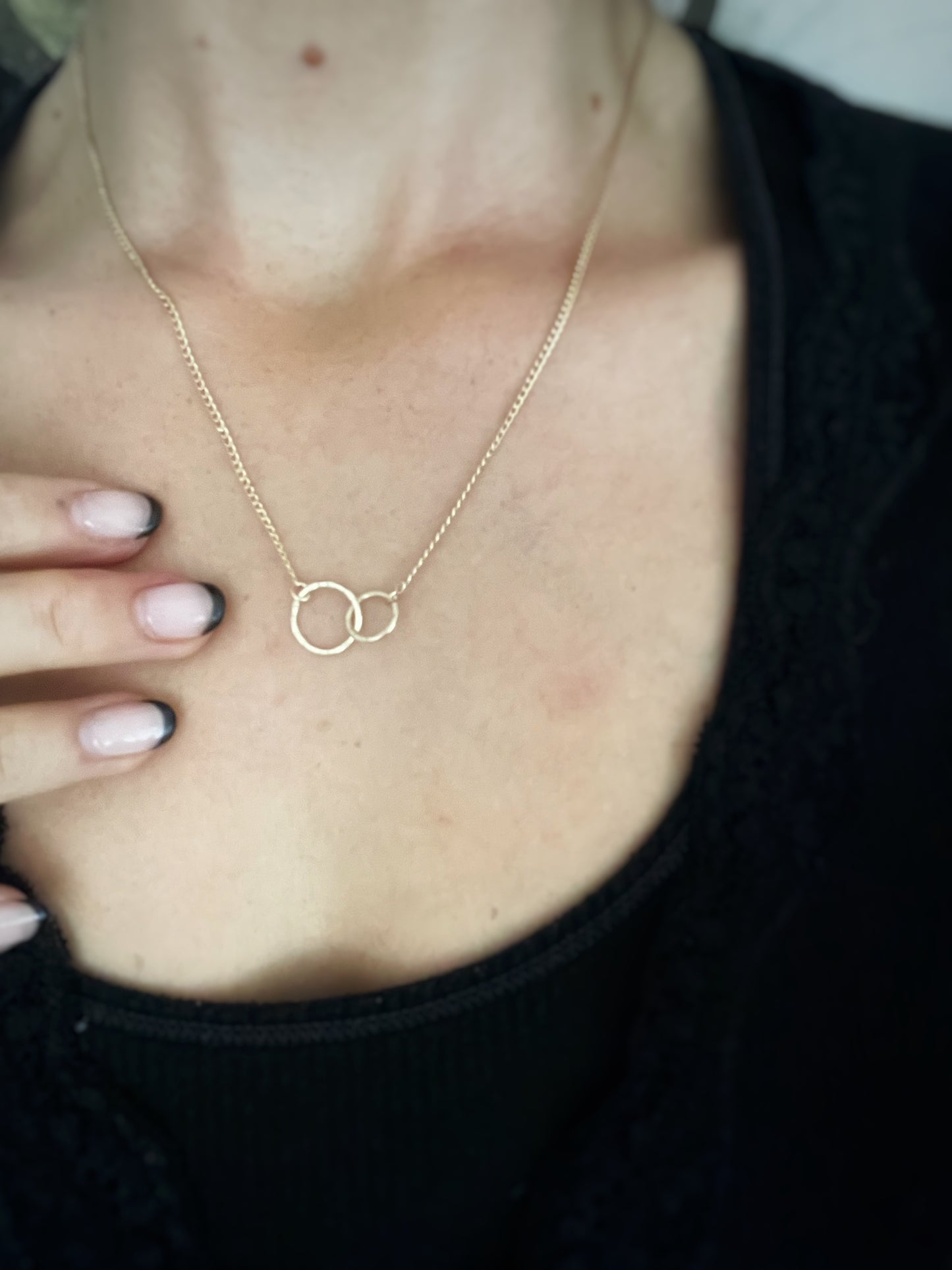 Solid 9ct gold, handmade hammered textured interlocking 9mm & 12mm circle curb chain necklace