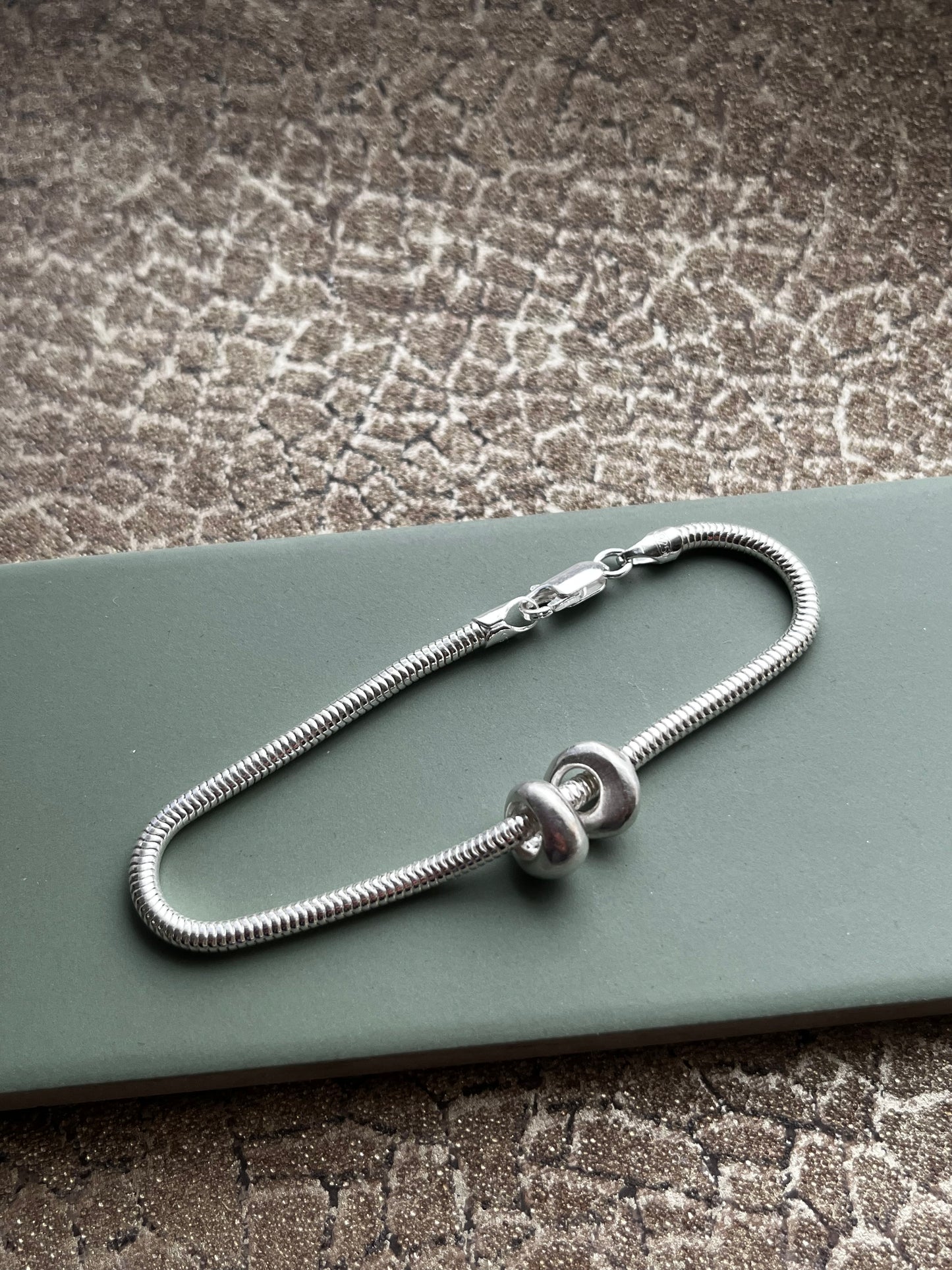 Sterling silver snake chain bracelet & 2 pebbles 7.5 inches