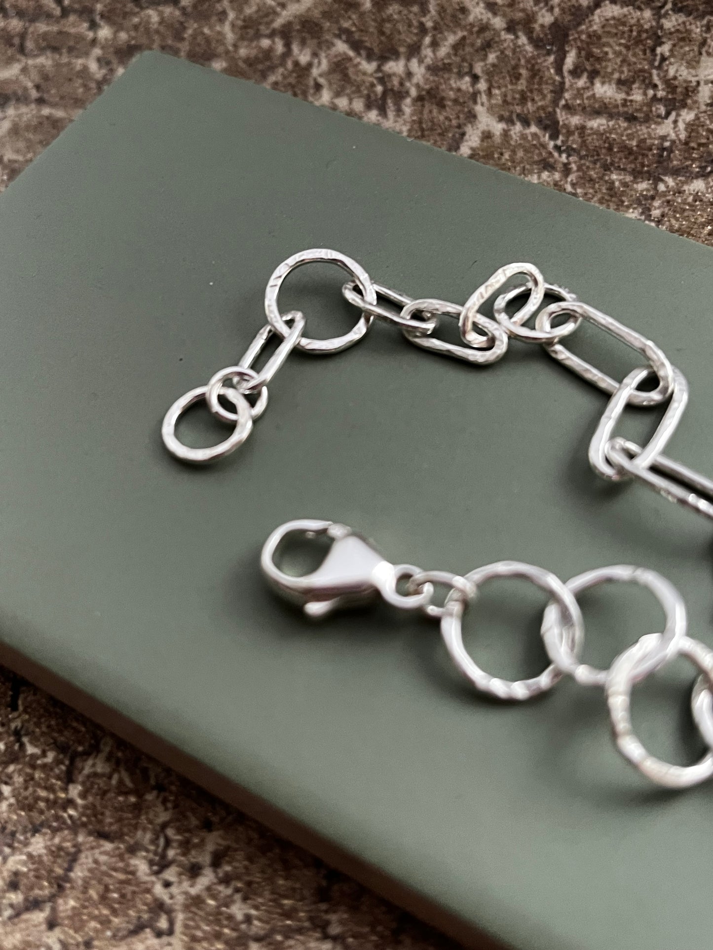 Sterling silver hammered circle and oval link bracelet 7.5 inches