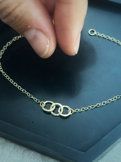 Solid 9ct gold interlocking 3 tiny circle hoop, hammered bracelet