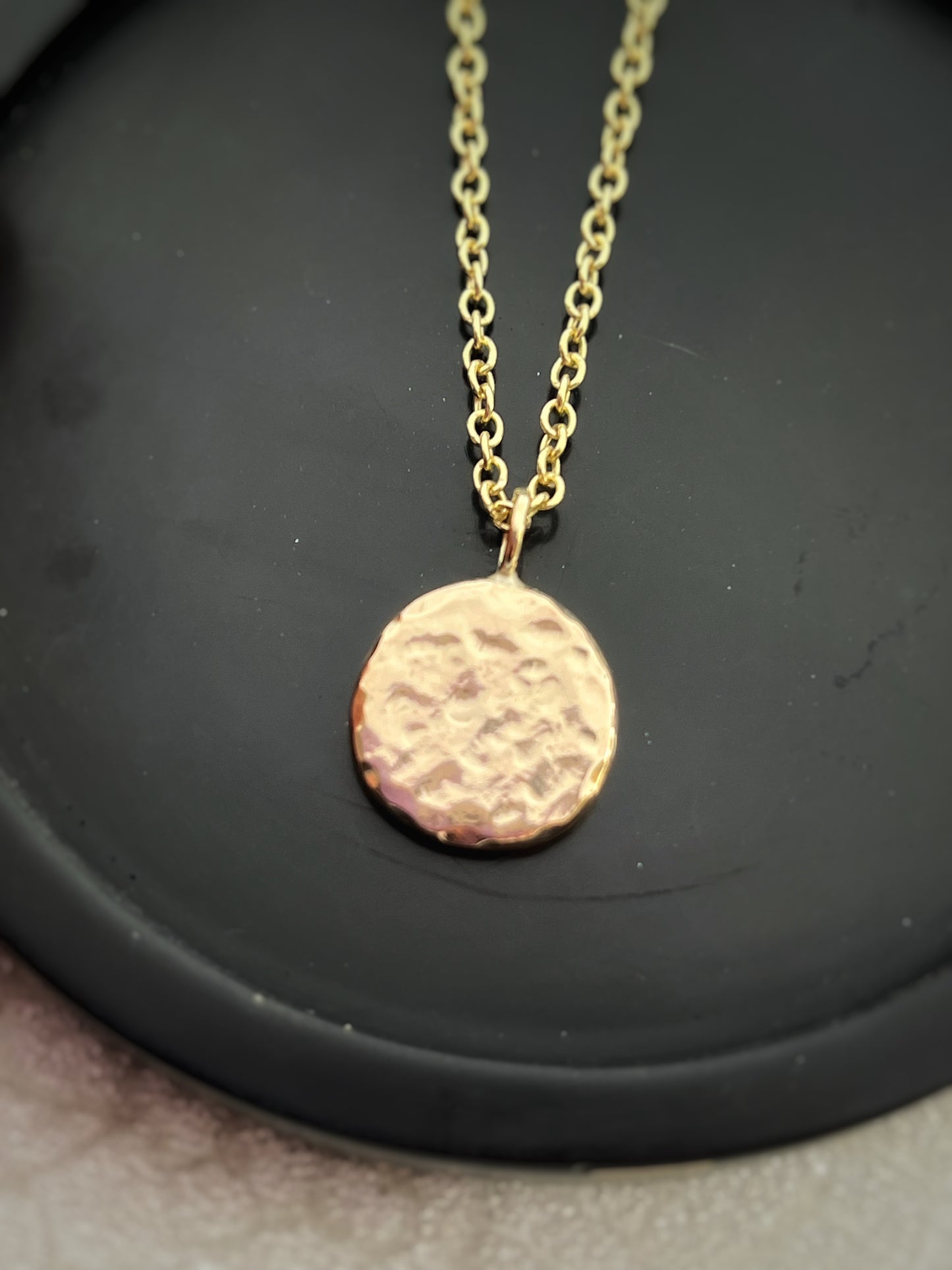 Solid 9ct recycled chunky gold pebble pendant on a heavy solid 9ct yellow gold chain