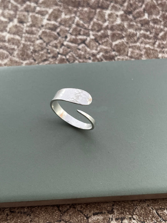 Textured cross over sterling silver ring size O adjustable