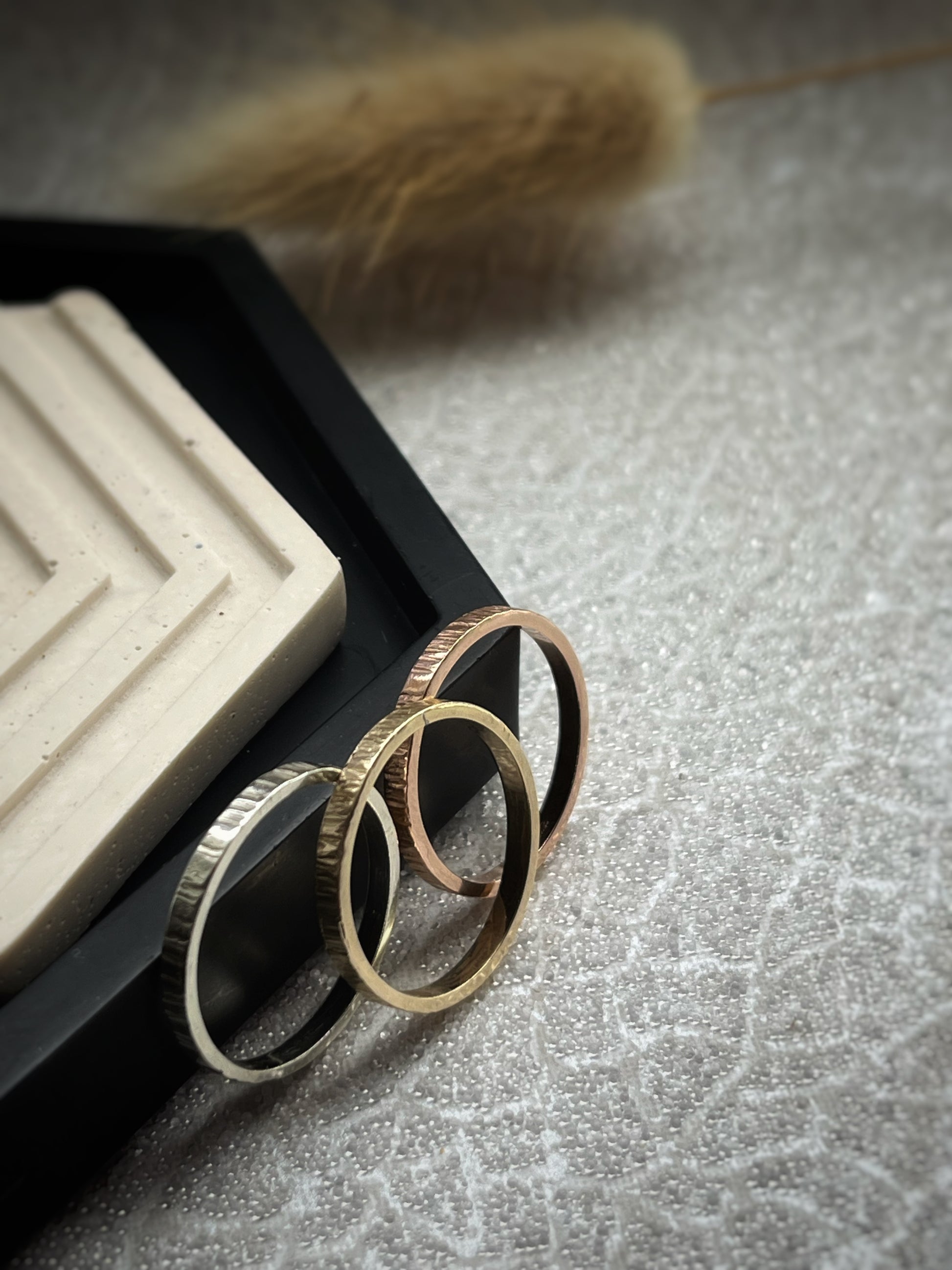 modern gold rings