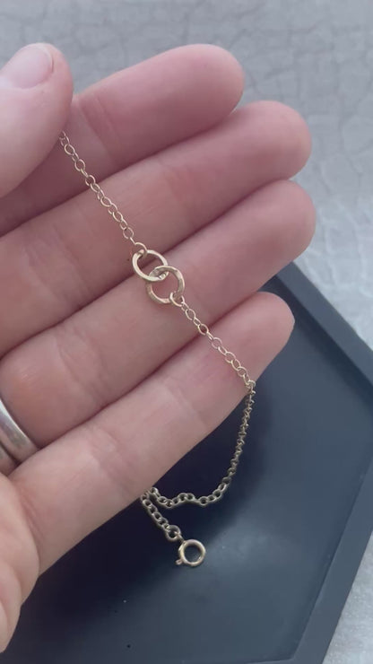 Solid 9ct gold interlocking 2 tiny circle hoop, hammered bracelet