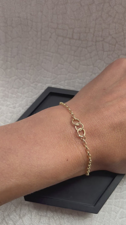 Solid 9ct gold hammered 3 interlocking yellow gold 6mm hoop bracelet with heavy belcher chain