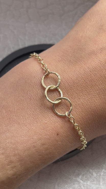 Solid 9ct gold heavy 2.5mm trace chain hammered 3 interlocking yellow gold hoop bracelet