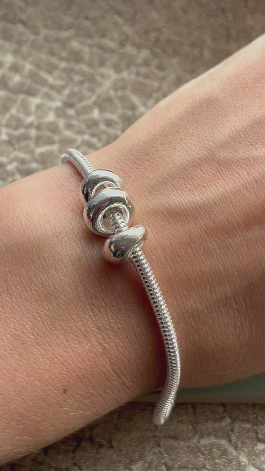 Sterling silver snake chain bracelet & 3 silver pebbles 7.5 inches