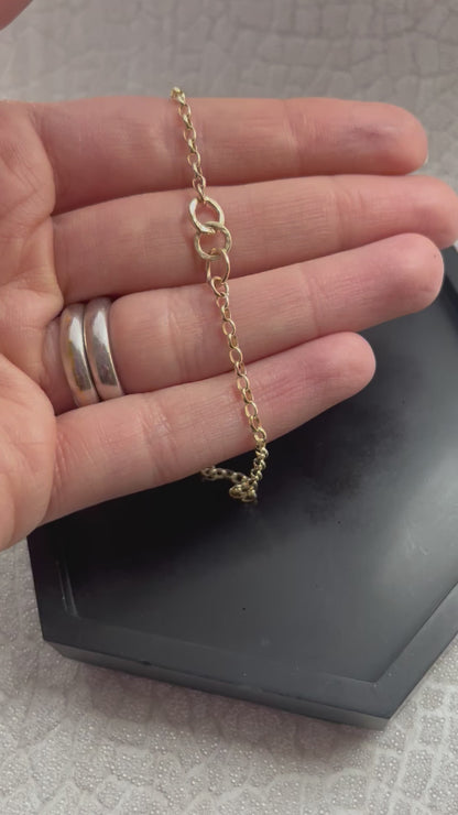 Solid 9ct gold hammered 3 interlocking yellow gold 6mm hoop bracelet with heavy belcher chain