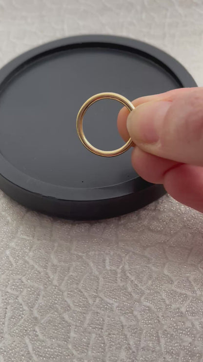 Solid 18ct yellow gold 2mm round wire simple plain modern recycled gold flat band ring
